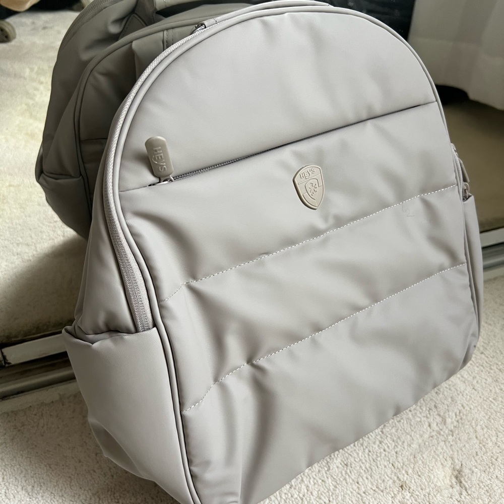 Ivory Puffer Backpack - Picture 4 of 5